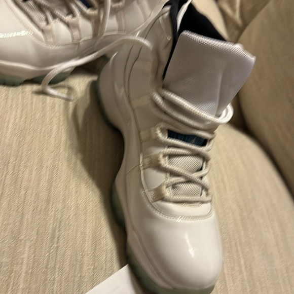 Nike Air Jordan Retro 11 ‘Legend Blue’ - Picture 3 of 9